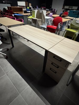 DESTOCKAGE - Bureau - Bureau droit 160 x 80 cm avec caisson 3 tirroirs hauteur de bureau plateau acacia piétement anthracite, longueur totale 203 cm