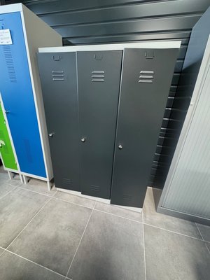 DESTOCKAGE - Rangements - Vestiaire industrie salissante bloc de 3 portes 120 cm de large, 170 cm de hauteur