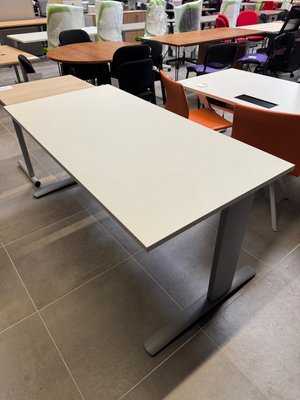 DESTOCKAGE - Bureau - Bureau plan droit 160 x 80 cm plateau blanc et piétement couleur aluminium