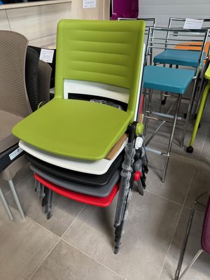 DESTOCKAGE - Sièges & Fauteuils - Siège structure métallique assise et dossier en polypropylene, plusieurs couleurs disponibles