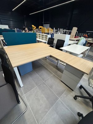 DESTOCKAGE - Bureau - Bureau plan droit 160 x 80 cm avec retour 100 x 60 cm et caisson métallique 3 tiroirs piétement blanc et plateau chêne