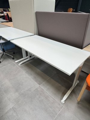 DESTOCKAGE - Bureau - Bureau plan droit 160 x 80 cm avec voile de fond, plateau blanc