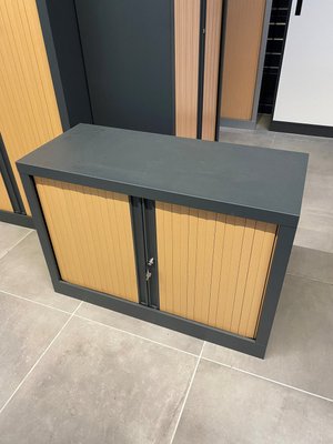 DESTOCKAGE - Chaise - Armoire basse hauteur 70 cm , largeur 100 cm coffre anthracite et rideaux hêtre
