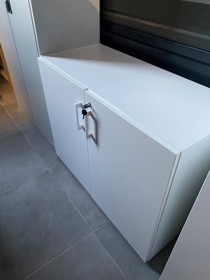DESTOCKAGE - Rangements - Armoire mélaminé lg 100 x h 80 cm, 2 portes battantes et fermeture à clé, poignées blanches