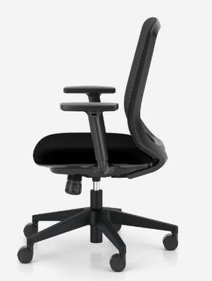 OPERATIVE - Dossier résille - SOLO fauteuil opérative synchrone, dossier résille coloris noir avec renfort lombaire réglable en hauteur, tissu BONDAI coloris noir, accotoirs réglables en hauteur, structure nylon noir