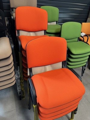 DESTOCKAGE - Chaise - Chaise Joker Eco structure 4 pieds noir assise et dossier orange