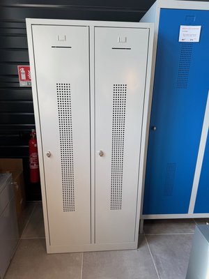 DESTOCKAGE - Rangements - Vestiaire industrie salissante 2 portes largeur 80 cm hauteur 180 cm, fermeture moraillon porte-cadenas