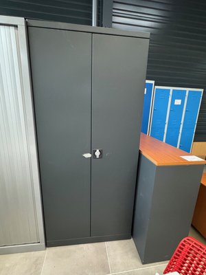 DESTOCKAGE - Rangements - Armoire portes battantes largeur 89 cm x hauteur 198 cm en métal, couleur anthracyte
