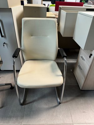 DESTOCKAGE - Chaise - Fauteuil visiteur en cuir blanc structure chromée piétement luge