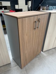 DESTOCKAGE - Rangements - Armoire 2 portes battantes en mélaminé hauteur 120 cm largeur 80 cm, finition noyer coffre couleur aluminium
