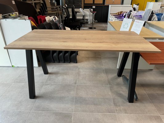 DESTOCKAGE - Chaise - Table longueur 180 , largeur 90 cm hauteur 90 cm chêne halifax et piétement noir