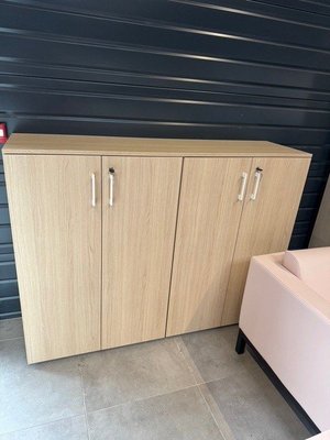 DESTOCKAGE - Rangements - Armoire mélaminé hauteur 120cm largeur 80cm double top de finition longueur totale 160cm, coffre blanc portes et top chêne
