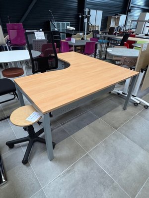 [Pas de famille] - [Pas de sous famille] - Bureau plan compact asymétrique L.160 x 120x80x60 avec caisson métal 3 tiroirs coloris Hêtre, pieds alu