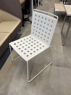 DESTOCKAGE - Chaise - Lot de deux sièges piétement luge blanc assise et dossier en métal blanc.