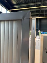 DESTOCKAGE - Rangements - Armoire à rideaux 198 x 120 coffre enfoncé à plusieurs endroit, coffre et rideaux couleur aluminium
