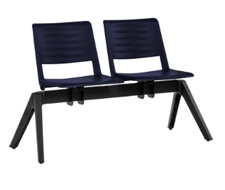 ACCUEIL - REUNION - Chaises coque bois & plastique - LEO Poutre 2 places assise et dossier en polypropylène coloris gris. potence noire et piétement chrome
