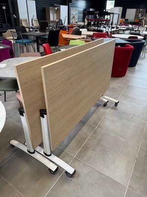 DESTOCKAGE - Bureau - Table abbattantes 160 x 80 cm piétement blanc et plateau chêne