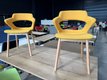 Lot de deux sièges visiteur sweety piétement bois 4 pieds et tissu jaune