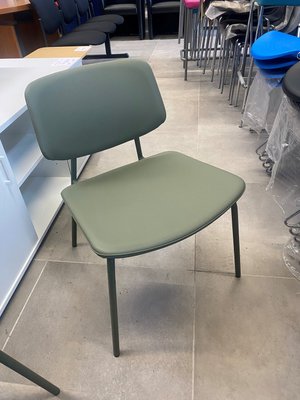 DESTOCKAGE - Chaise - Lot de deux chaises OLYMPE structure acier 4 pieds kaki , assise avec revêtement PVC kaki