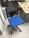 FAUTEUIL BUZZY assise tissu bleu, mecanisme synchrone, assise réglable en profondeur, dossier résille