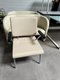 Chauffeuse en cuir beige