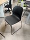 Chaise visiteur assise polypropylène piétement luge noir