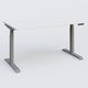 Poste solo 140*80 réglable en hauteur éléctriquement de 65-130 cm gamme KPro3. Plateau Blanc et pietement Aluminium.