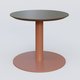 Table Basse Fashion Styl piètement colonne en métal et plateau bois. Plateau Chêne Moka et pietement Brun cuivré (RAL 8004).