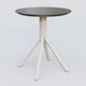 Table Basse Fashion Styl piètement 4 branches en métal et plateau bois. Plateau Chêne Moka et pietement Blanc (RAL 9010).