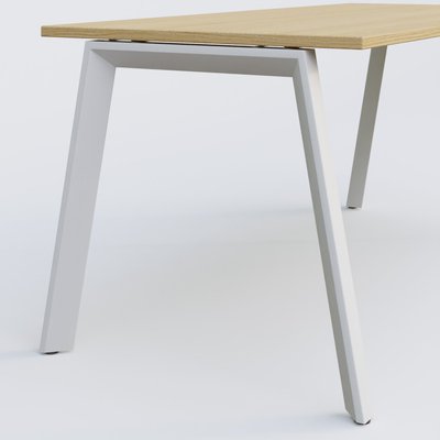 Gamme K8 - Plans droits - K8 plan droit 140*80 sur pieds fixe. Plateau Chêne clair et pietement Blanc