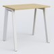 K8 plan droit 80*60 sur pieds fixe. Plateau Chêne clair et pietement Blanc