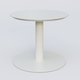 Table Basse Fashion Styl piètement colonne en métal et plateau bois. Plateau Blanc (RAL 9010) et pietement Blanc (RAL 9010).