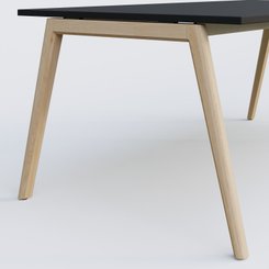 [Pas de famille] - [Pas de sous famille] - Bureau K9 piètement incliné en bois et plateau 200*100 cm. Plateau Noir et pietement bois massif de hêtre.