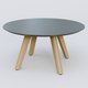Table Basse Fashion Styl piètement 3 pieds en bois et plateau bois. Plateau Carbon Grey et pietement Chêne.