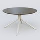 Table Basse Fashion Styl piètement 4 pieds en métal et plateau bois. Plateau Chêne Moka et pietement Blanc (RAL 9010).